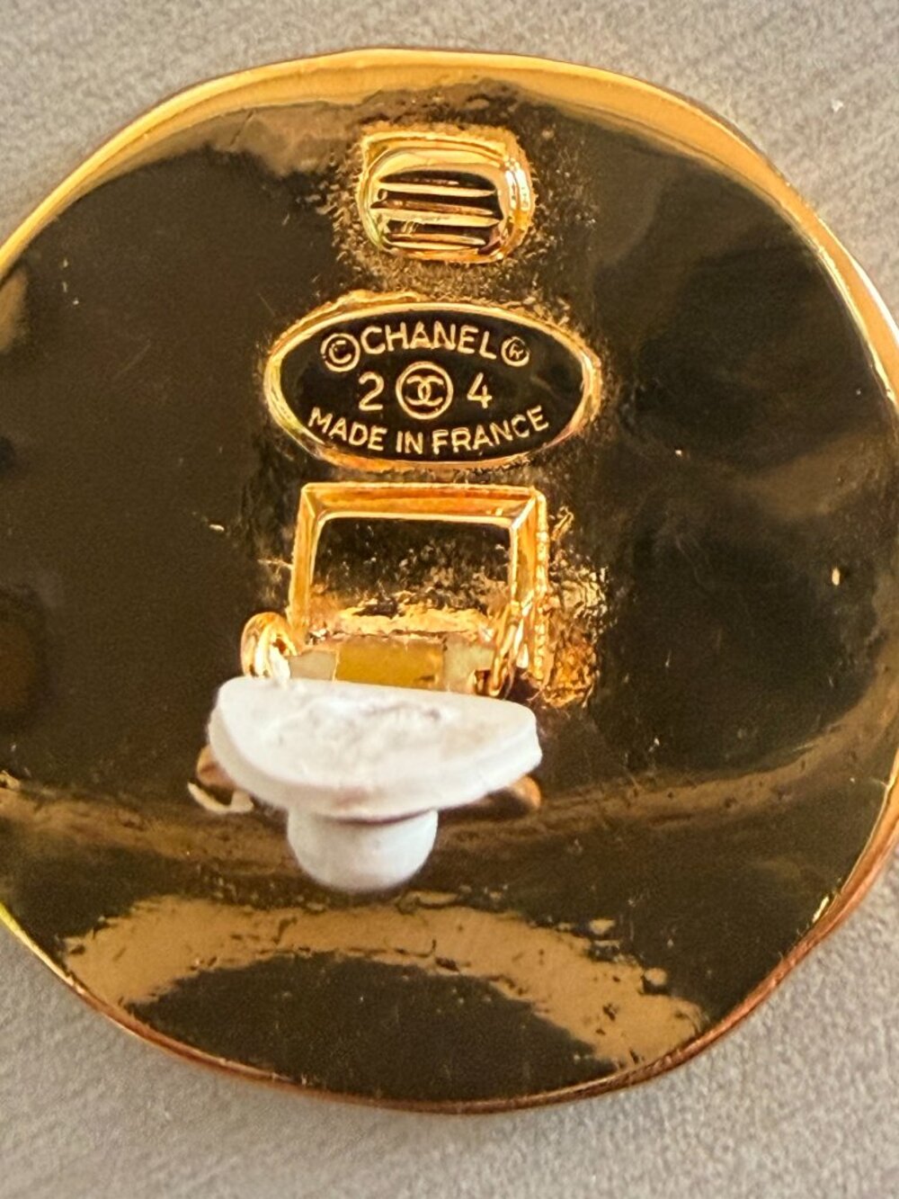 CHANEL VINTAGE AUTHENTIC DISH PLATE CLIP-ON EARRINGS - Picture 8 of 8